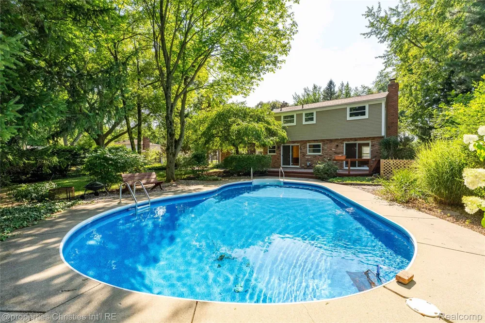 3560 Beach Road Troy City, MI 48084