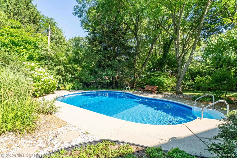 3560 Beach Road Troy City, MI 48084