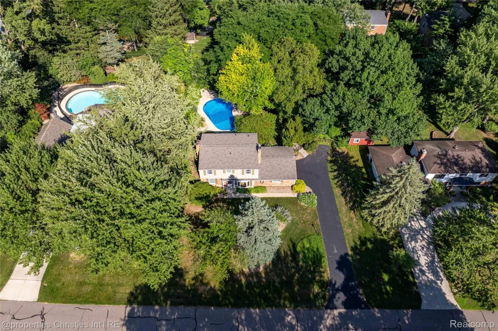 3560 Beach Road Troy City, MI 48084