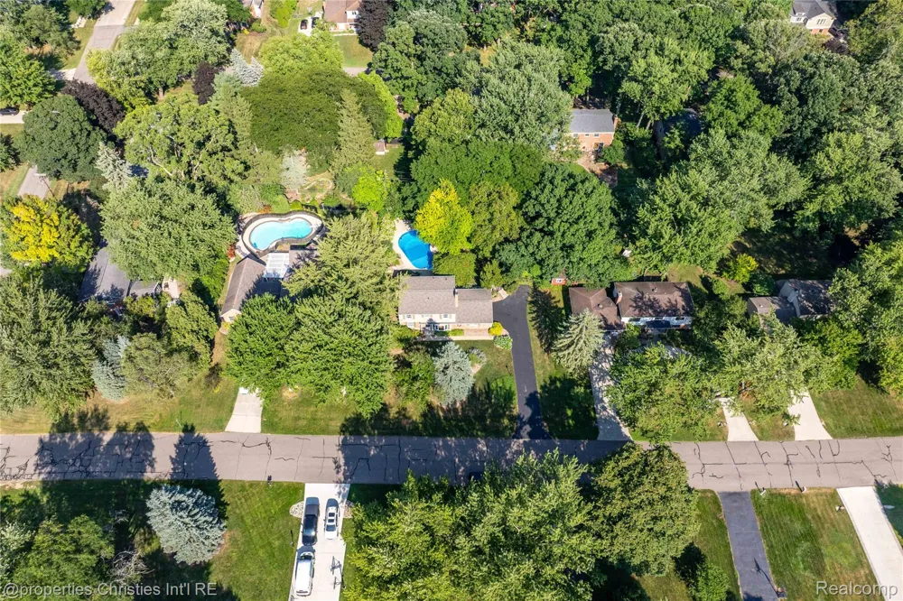 3560 Beach Road Troy City, MI 48084