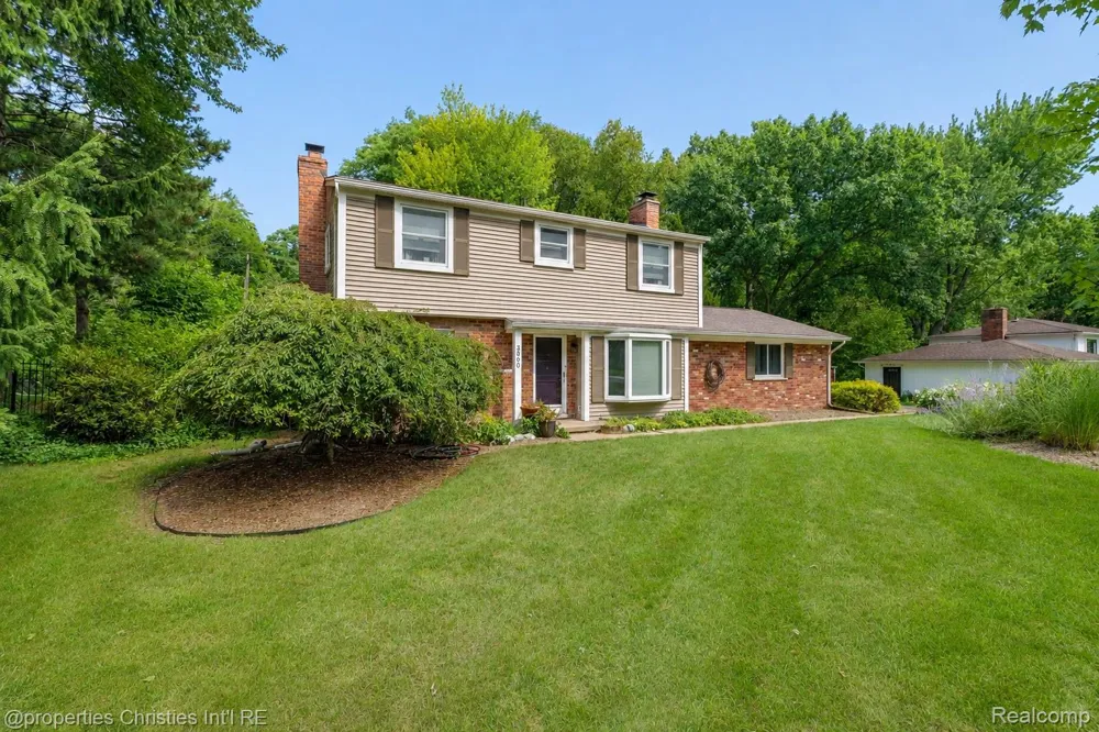 3560 Beach Road Troy City, MI 48084