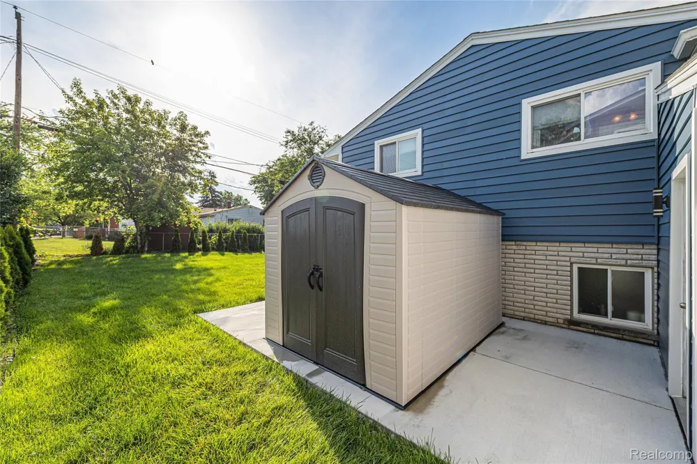676 Sheffield Road Auburn Hills City, MI 48326