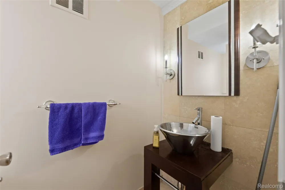 676 Sheffield Road Auburn Hills City, MI 48326