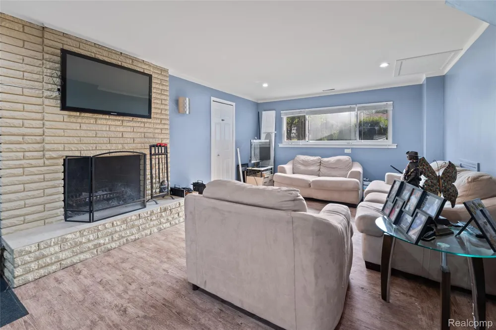 676 Sheffield Road Auburn Hills City, MI 48326
