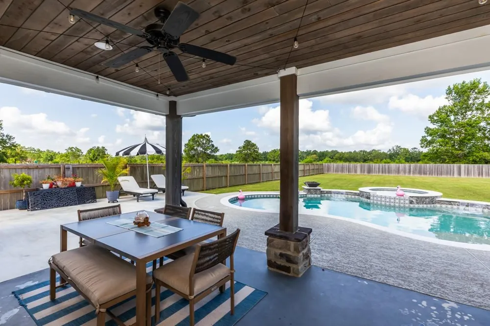 670 Dayna Lane Sour Lake, TX 77659