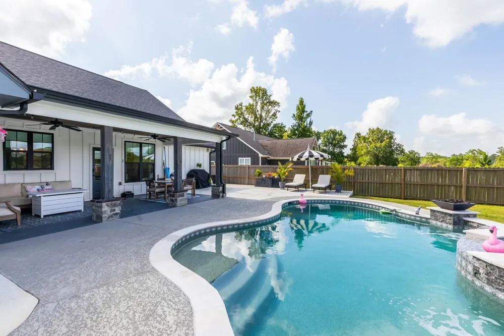 670 Dayna Lane Sour Lake, TX 77659