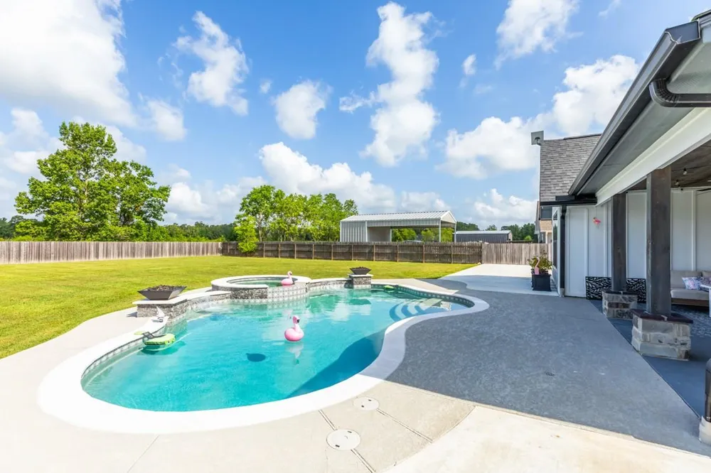 670 Dayna Lane Sour Lake, TX 77659