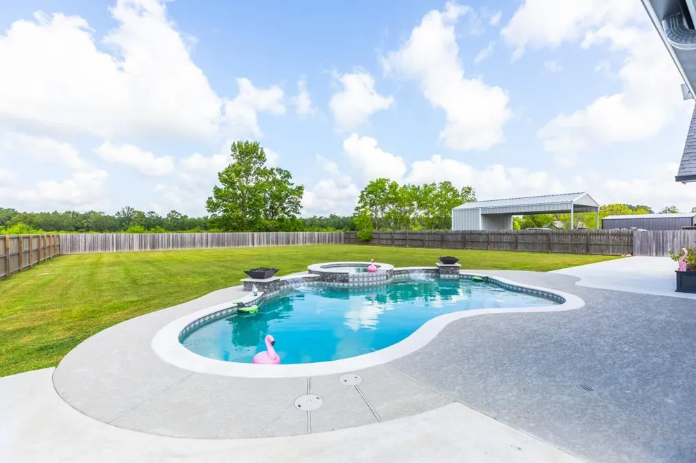 670 Dayna Lane Sour Lake, TX 77659