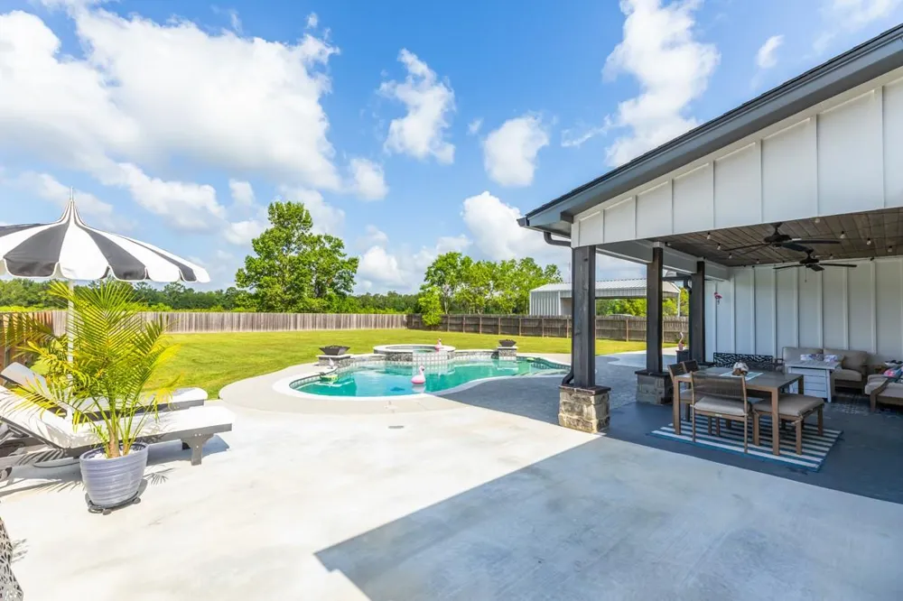 670 Dayna Lane Sour Lake, TX 77659