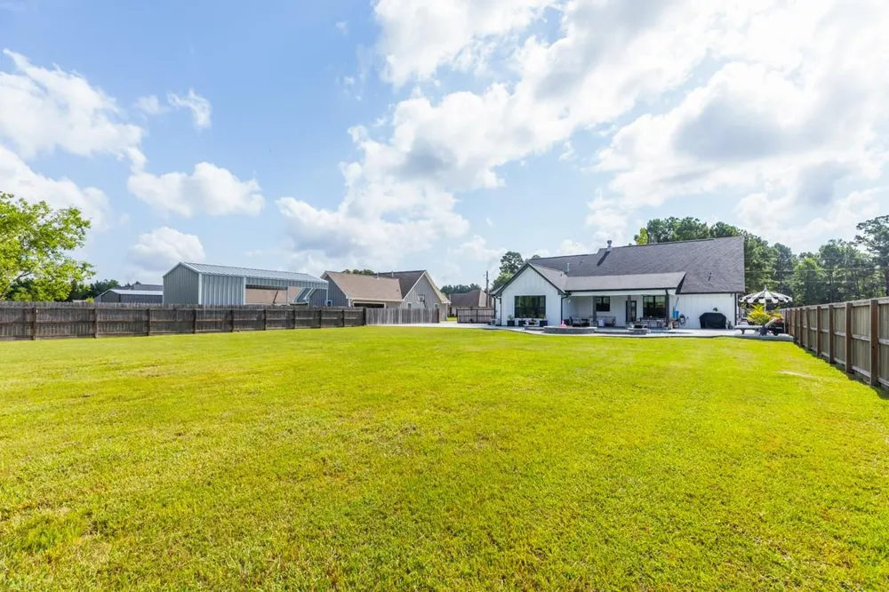 670 Dayna Lane Sour Lake, TX 77659