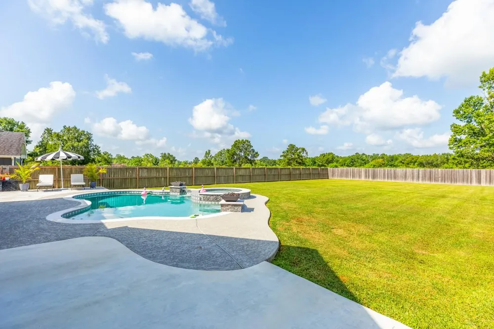 670 Dayna Lane Sour Lake, TX 77659