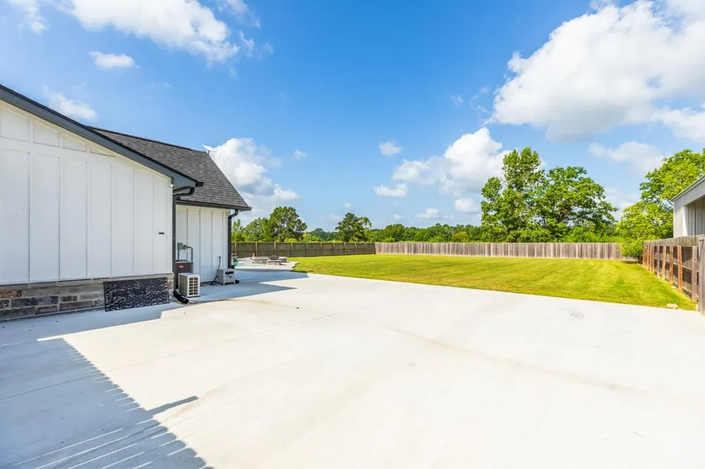 670 Dayna Lane Sour Lake, TX 77659