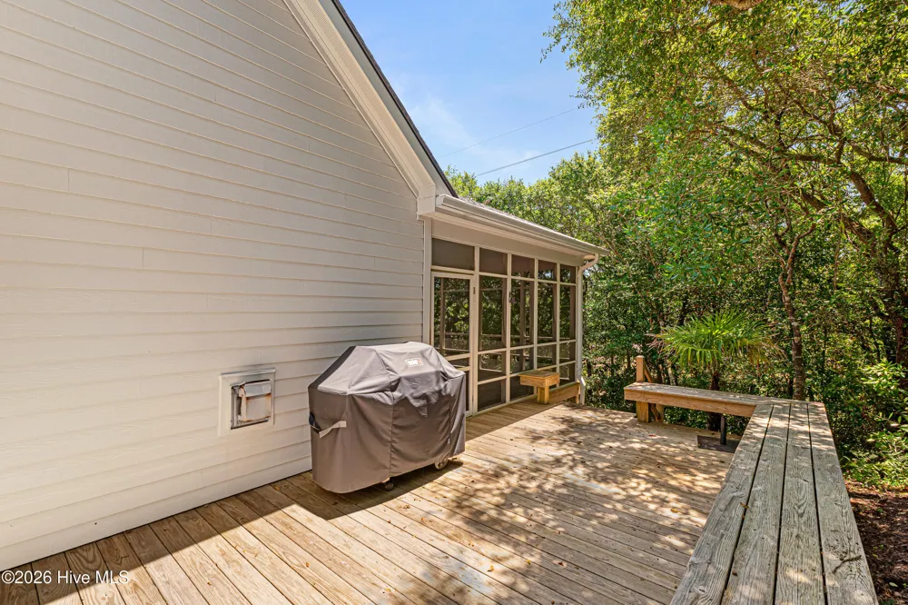 573 Coral Ridge Road Pine Knoll Shores, NC 28512