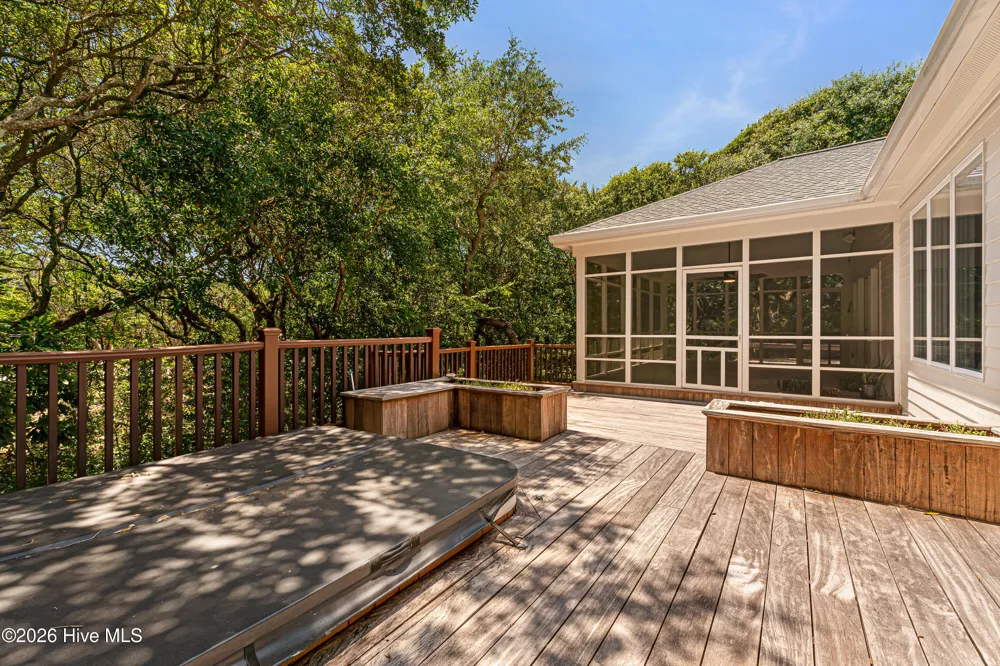 573 Coral Ridge Road Pine Knoll Shores, NC 28512