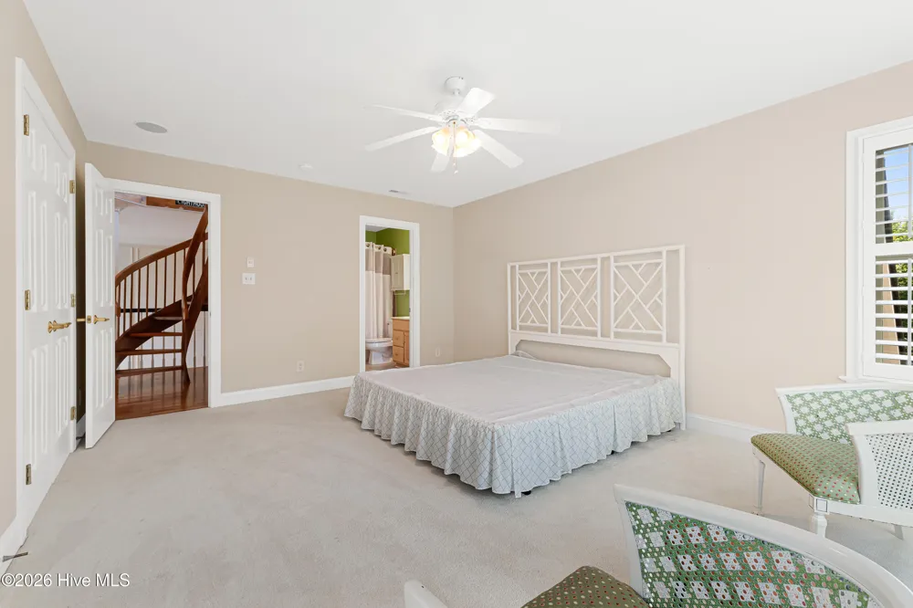 573 Coral Ridge Road Pine Knoll Shores, NC 28512