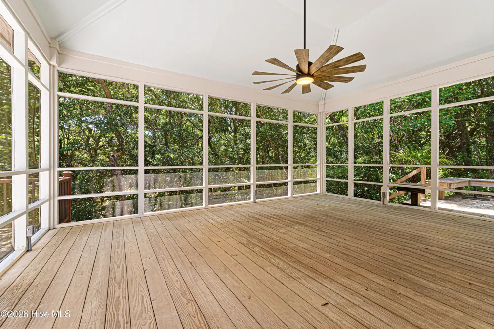 573 Coral Ridge Road Pine Knoll Shores, NC 28512