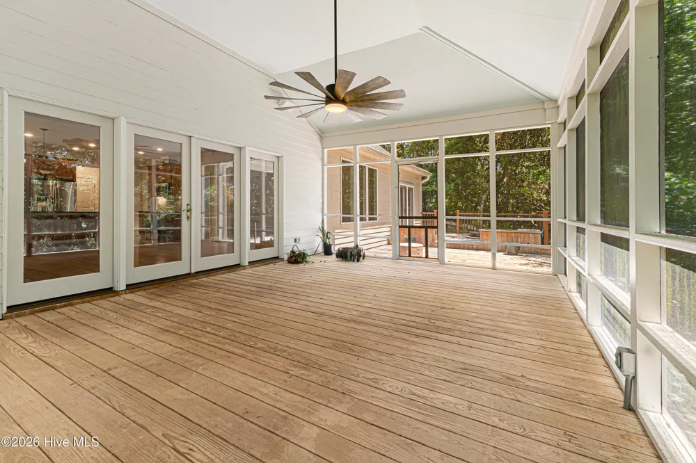 573 Coral Ridge Road Pine Knoll Shores, NC 28512