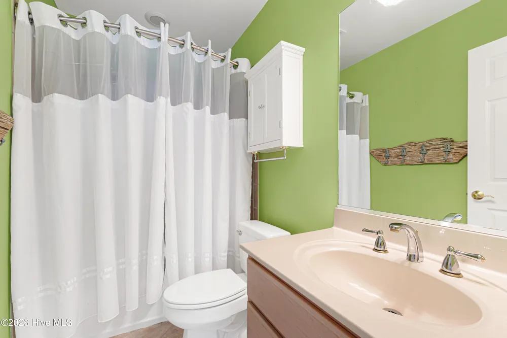 573 Coral Ridge Road Pine Knoll Shores, NC 28512