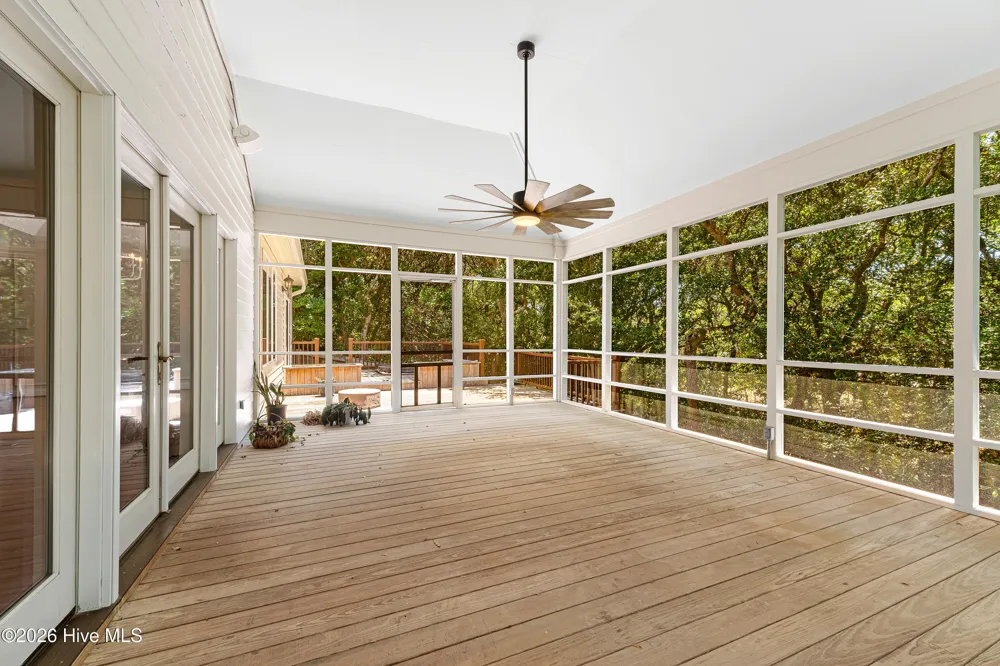 573 Coral Ridge Road Pine Knoll Shores, NC 28512
