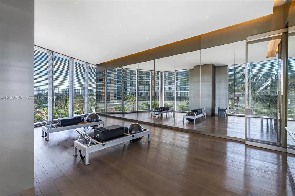 18975 Collins Ave #2303 Sunny Isles Beach, FL 33160