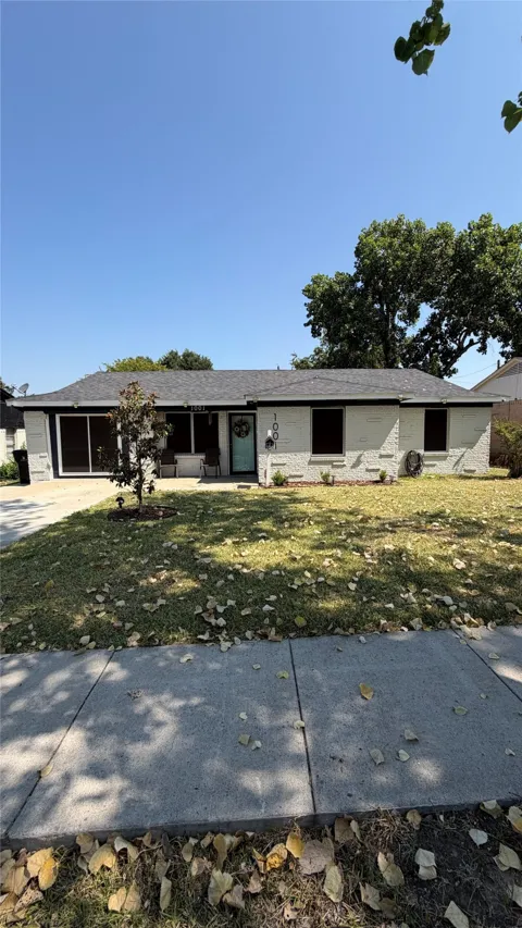 1001 E Linda Drive