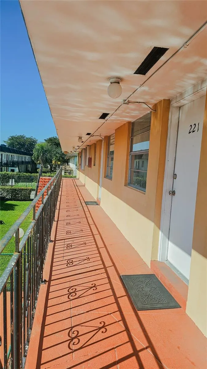 3800 SW 102nd Ave #221 Miami, FL 33165