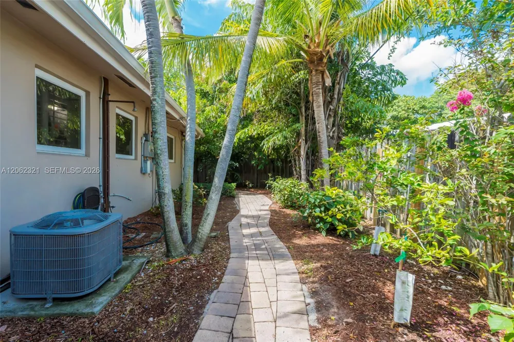 2115 NE 15th Ave Wilton Manors, FL 33305