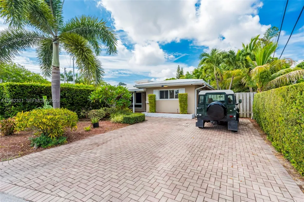2115 NE 15th Ave Wilton Manors, FL 33305
