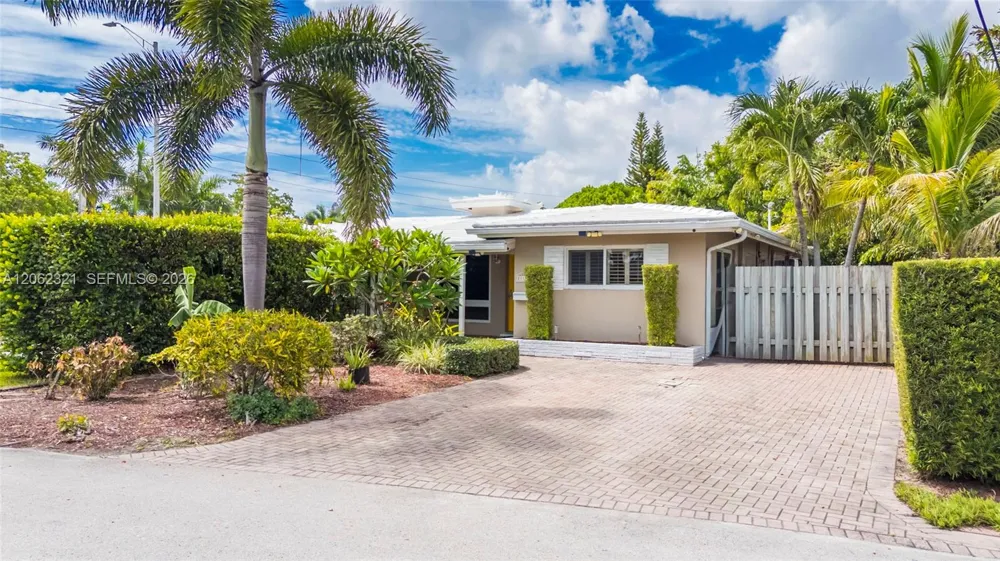 2115 NE 15th Ave Wilton Manors, FL 33305