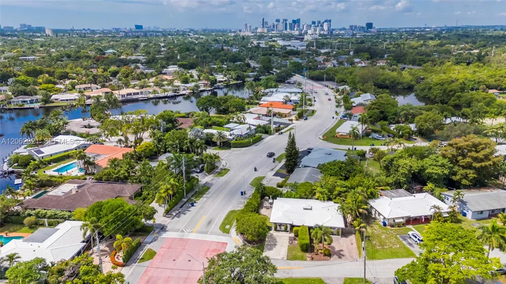 2115 NE 15th Ave Wilton Manors, FL 33305