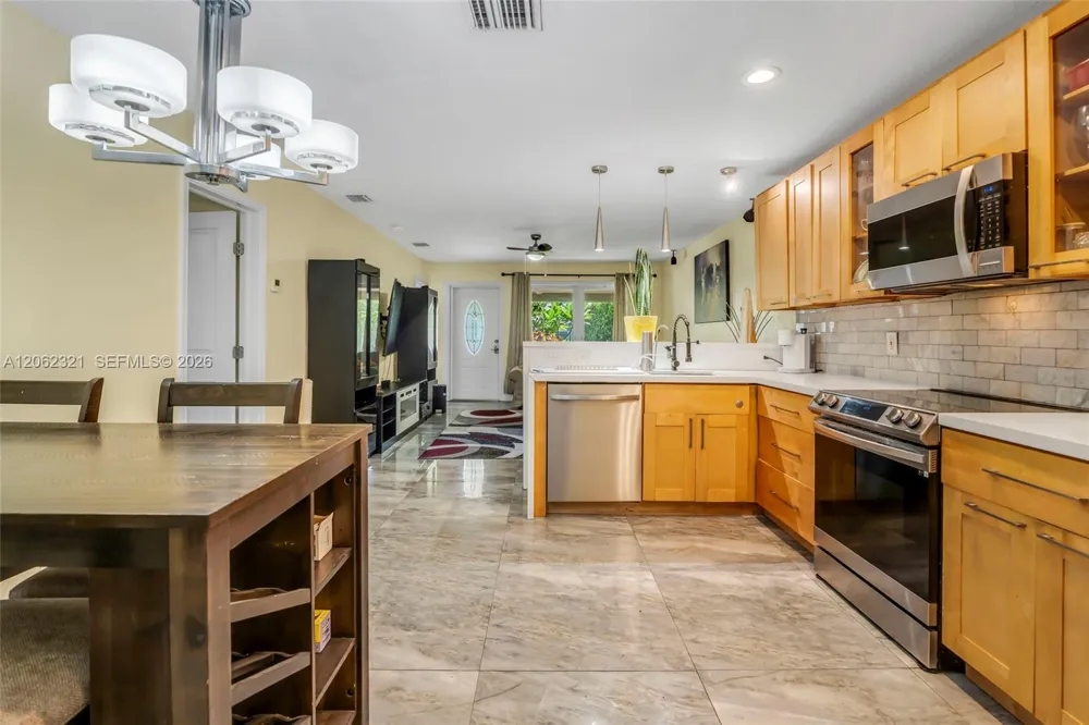2115 NE 15th Ave Wilton Manors, FL 33305