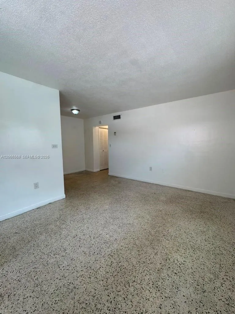 735 W 15th St #4 Hialeah, FL 33010