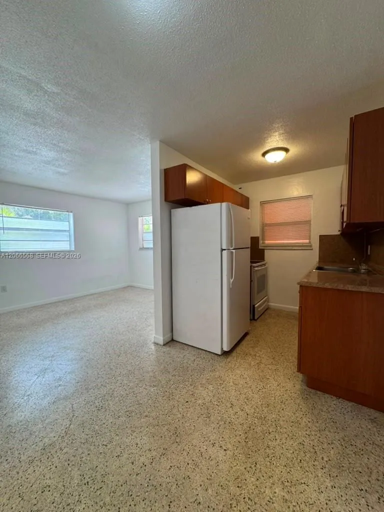 735 W 15th St #4 Hialeah, FL 33010