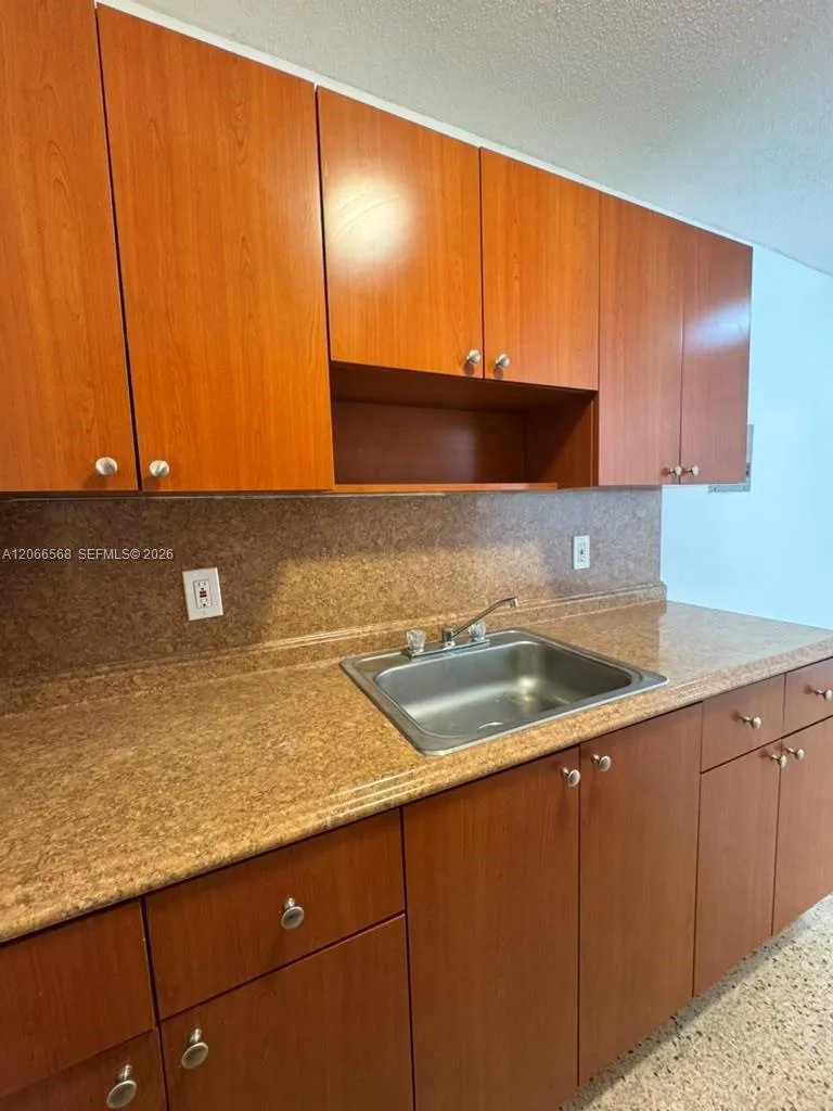 735 W 15th St #4 Hialeah, FL 33010