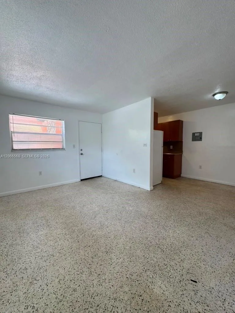 735 W 15th St #4 Hialeah, FL 33010