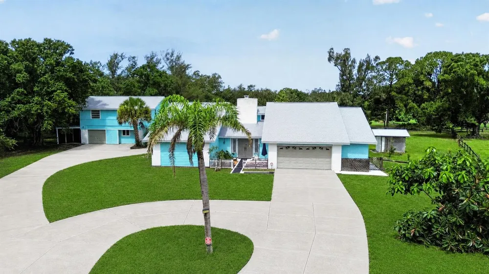 1305 GREENFIELD CIRCLE Venice, FL 34292