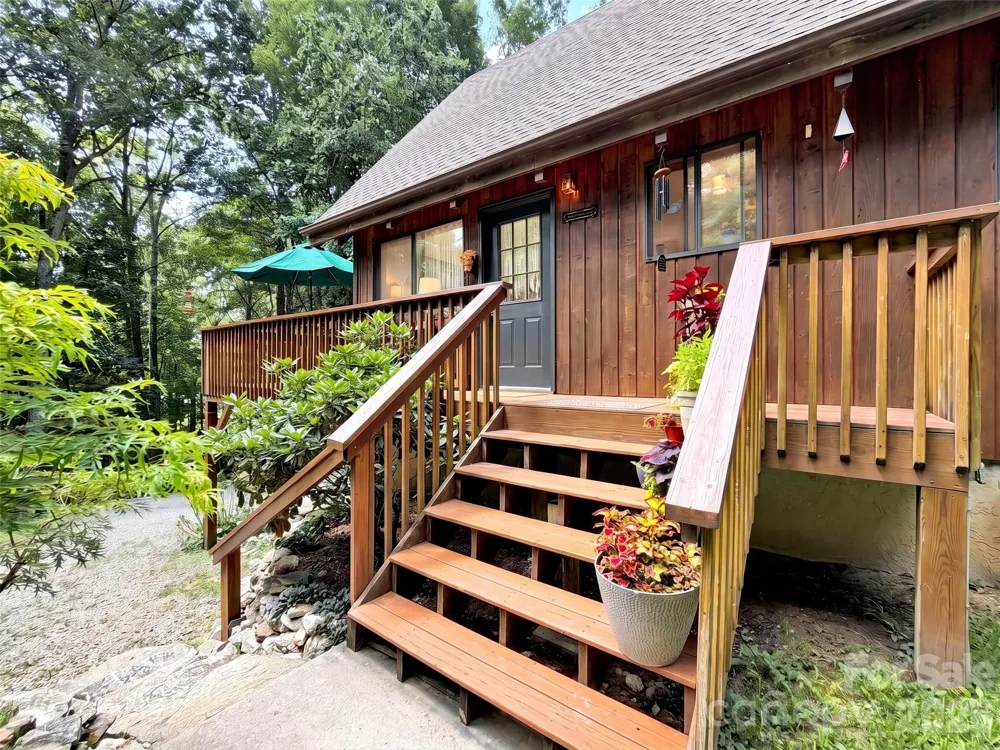 170 Wonderwood Lane Clyde, NC 28721