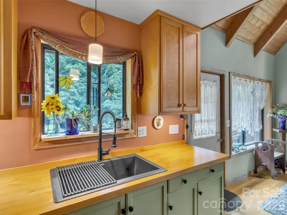 170 Wonderwood Lane Clyde, NC 28721