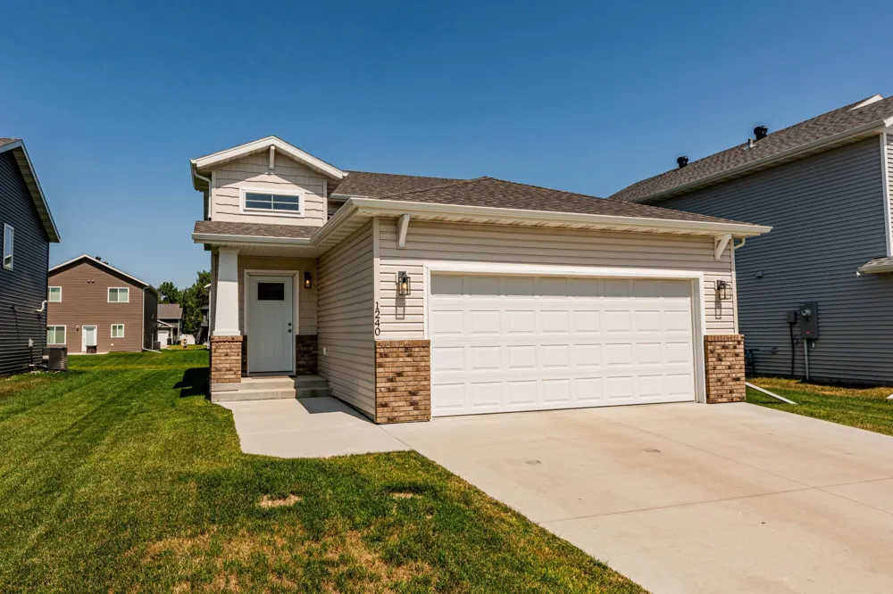 1240 Rachel Drive W West Fargo, ND 58078