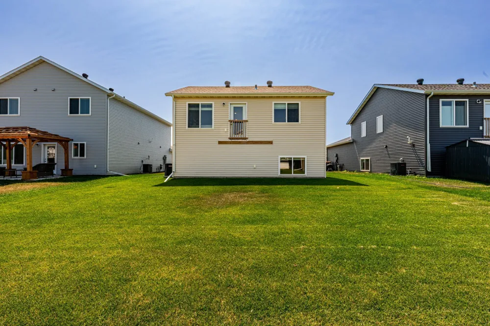 1240 Rachel Drive W West Fargo, ND 58078