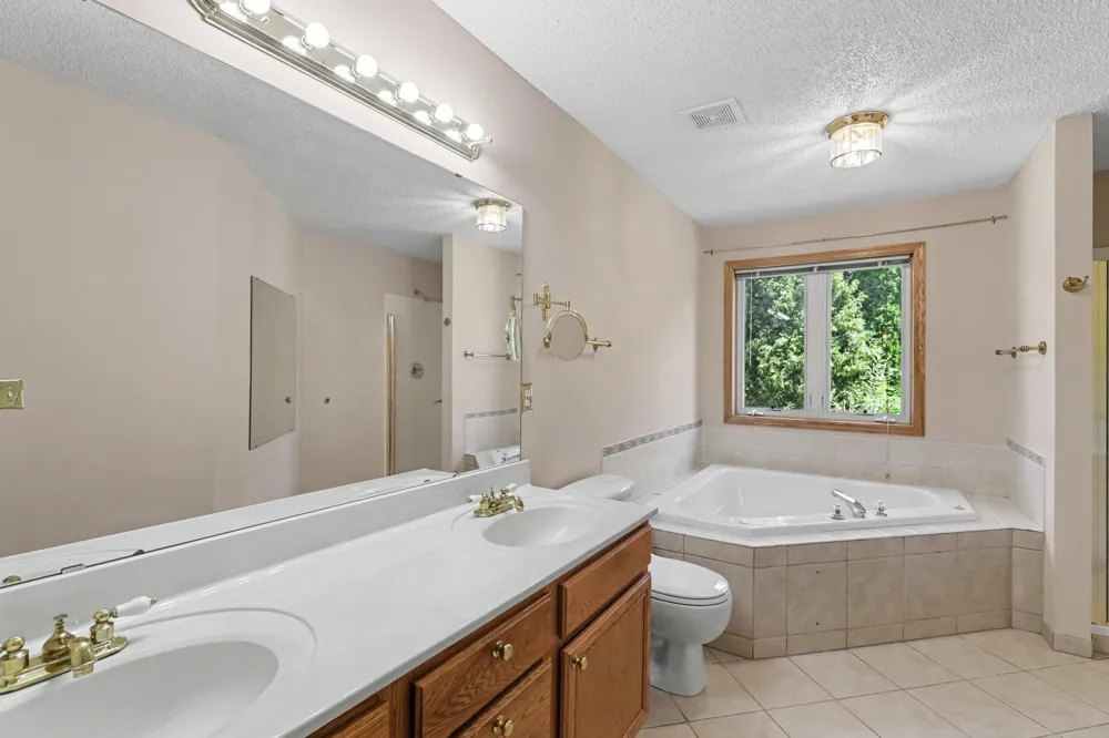3006 Frank Street Maplewood, MN 55109