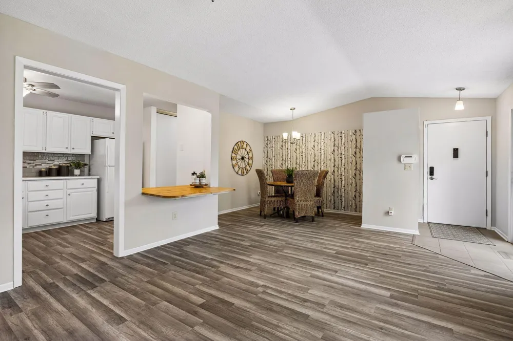 9701 Cimarron Trail Minnetonka, MN 55305