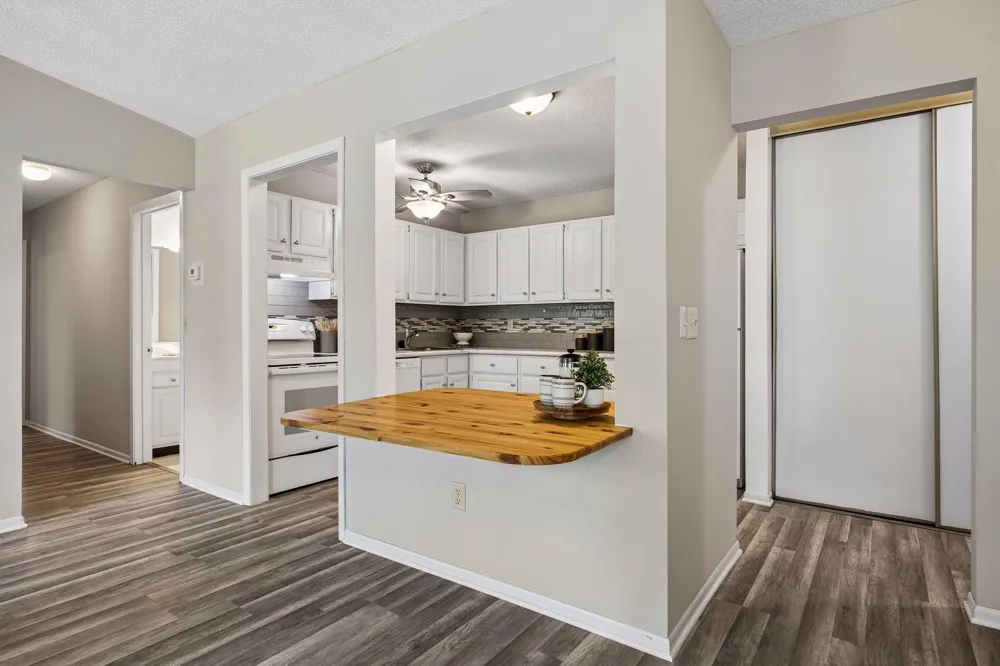 9701 Cimarron Trail Minnetonka, MN 55305
