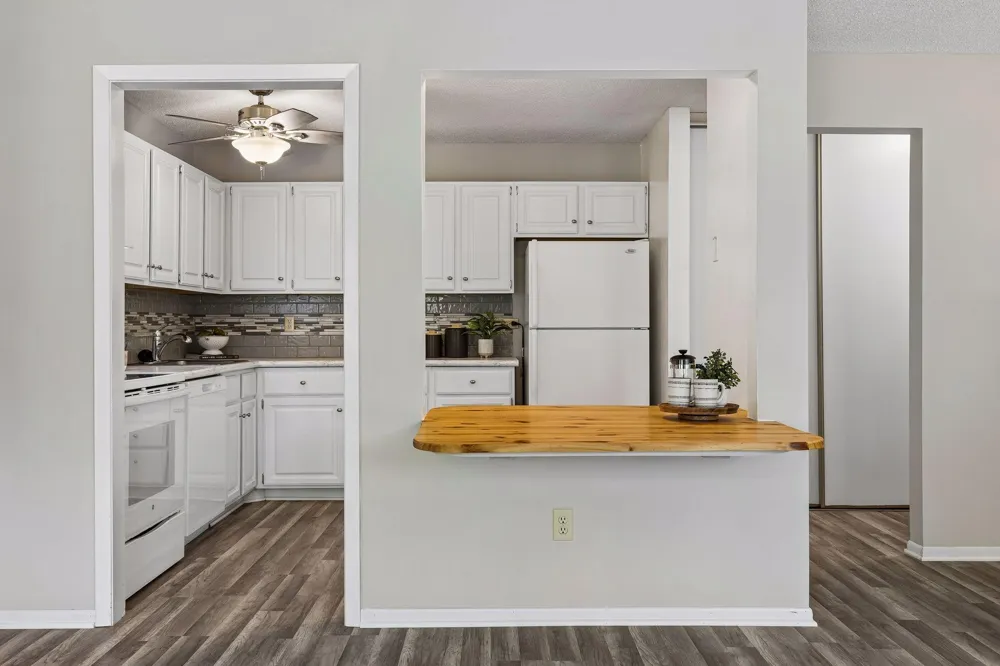9701 Cimarron Trail Minnetonka, MN 55305