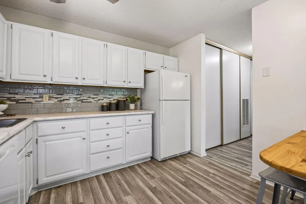 9701 Cimarron Trail Minnetonka, MN 55305