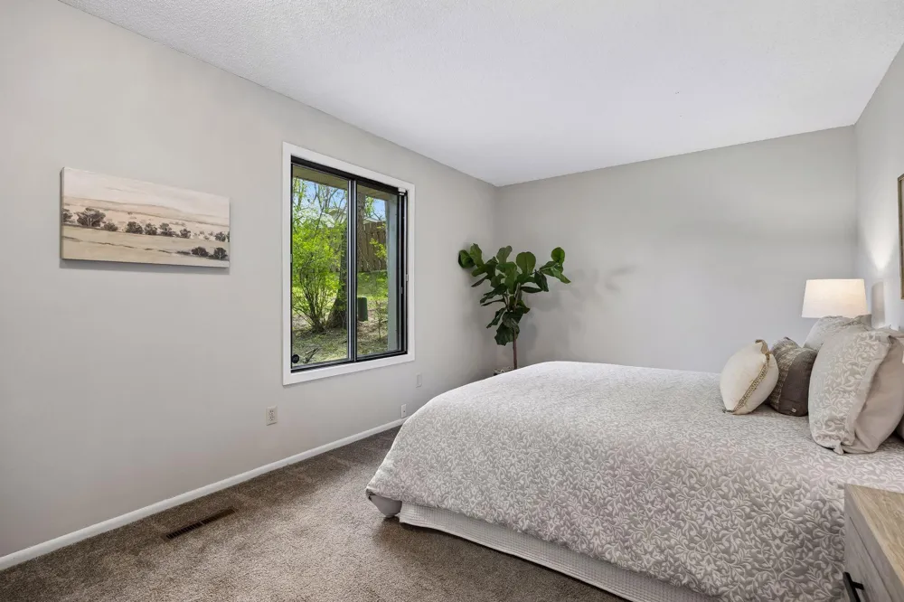 9701 Cimarron Trail Minnetonka, MN 55305