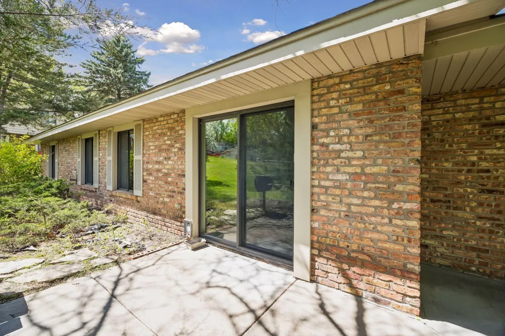 9701 Cimarron Trail Minnetonka, MN 55305
