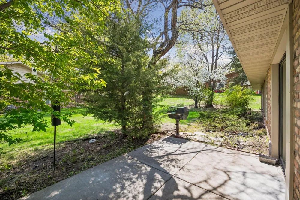9701 Cimarron Trail Minnetonka, MN 55305