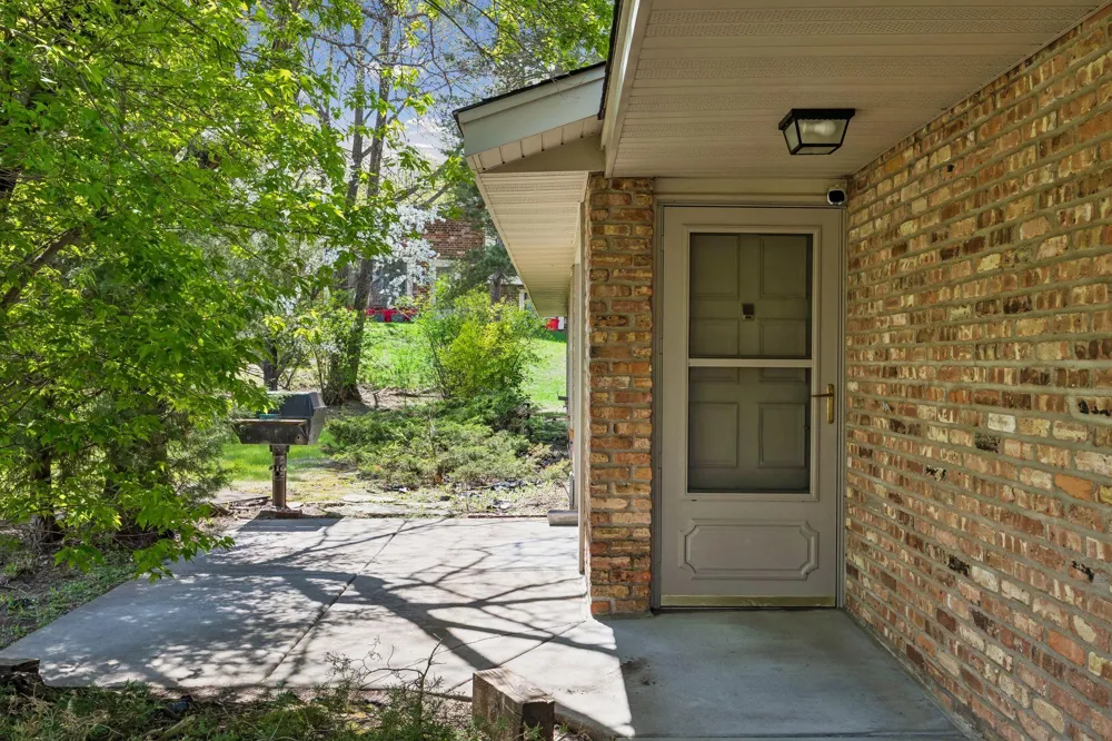 9701 Cimarron Trail Minnetonka, MN 55305