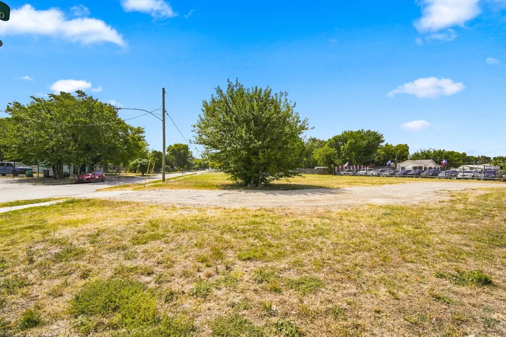 5208 Bernal Drive Dallas, TX 75212